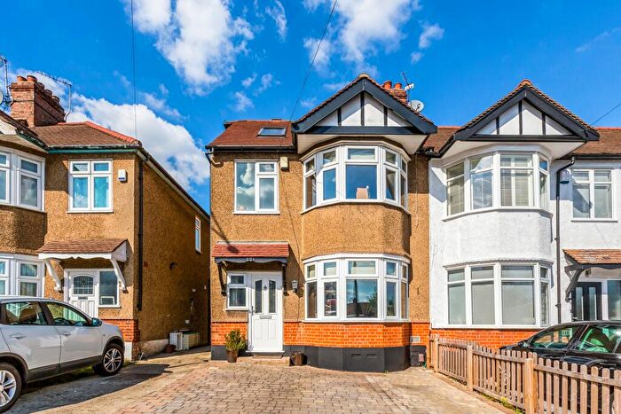 4 Bedroom House To Rent In Buckhurst Way, Buckhurst Hill, IG9