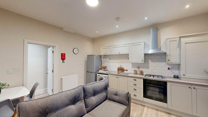 1 Bedroom Flat To Rent In Waverley Centre, - Portland Road, NG7