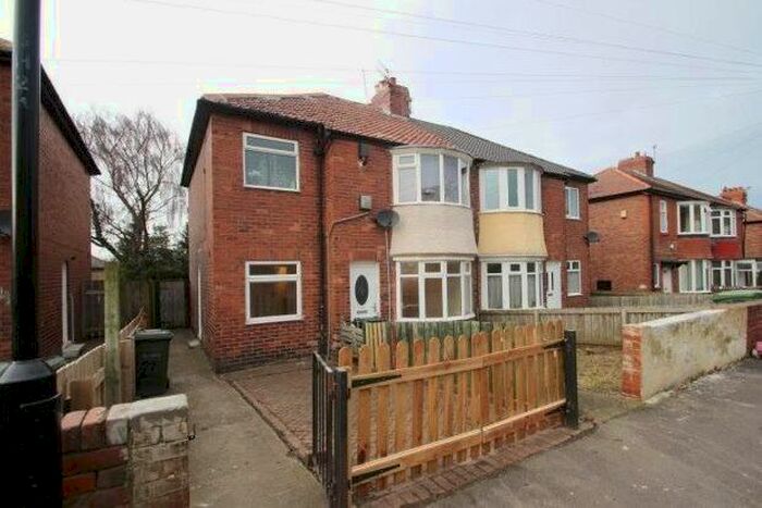3 Bedroom Flat To Rent In Howdene Road, Newcastle Upon Tyne, NE15