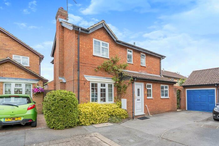 4 Bedroom Detached House For Sale In Tanglewood, Marchwood, Southampton, Hampshire, SO40