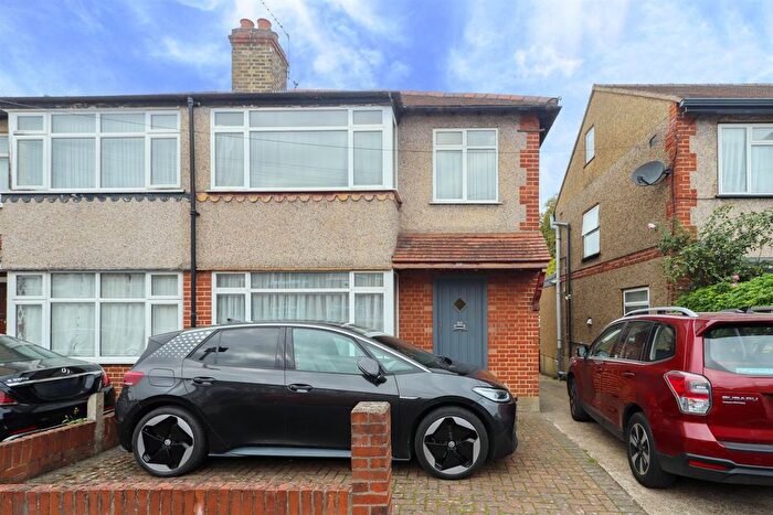 3 Bedroom Semi-detached House For Sale In Edgar Road, Yiewsley, UB7