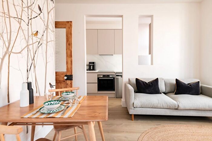 1 Bedroom Flat For Sale In Highlever Road, London, W10