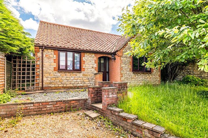 2 Bedroom Bungalow For Sale In High Street, Navenby, Lincolnshire, LN5