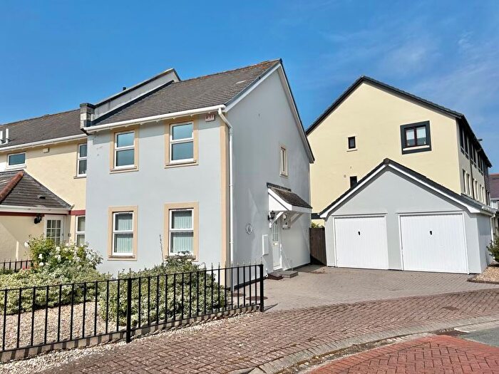 3 Bedroom Semi-Detached House For Sale In Mulberry Close, Conwy, LL32
