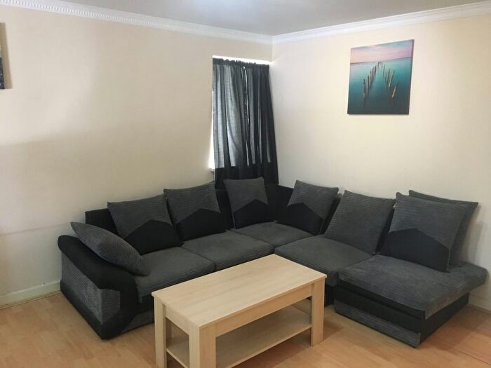 2 Bedroom Flat To Rent In Old Park Mews, Heston, Hounslow, TW5