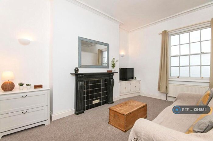 1 Bedroom Flat To Rent In Magdalen Street, Exeter, EX2