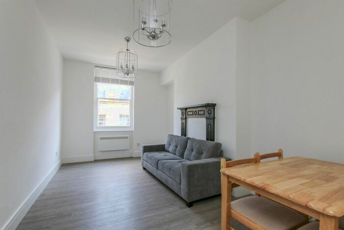 2 Bedroom Flat To Rent In Cleveland Street, London, W1T