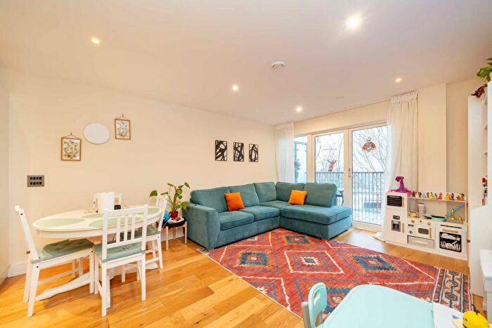 2 Bedroom Flat For Sale In Pinner Road, Harrow, HA1
