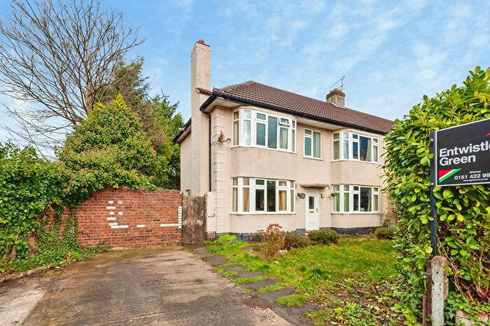 4 Bedroom Semi Detached House For Sale In Burns Crescent, Widnes, Cheshire, WA8