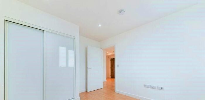 1 Bedroom Flat To Rent In Canterbury House, Sydenham Road, East Croydon, CR0
