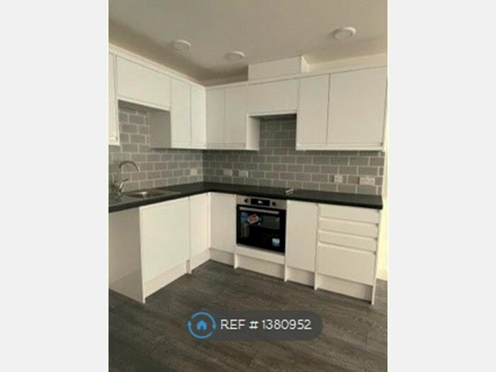 2 Bedroom Flat To Rent In Dorking Crescent, Cosham, PO6