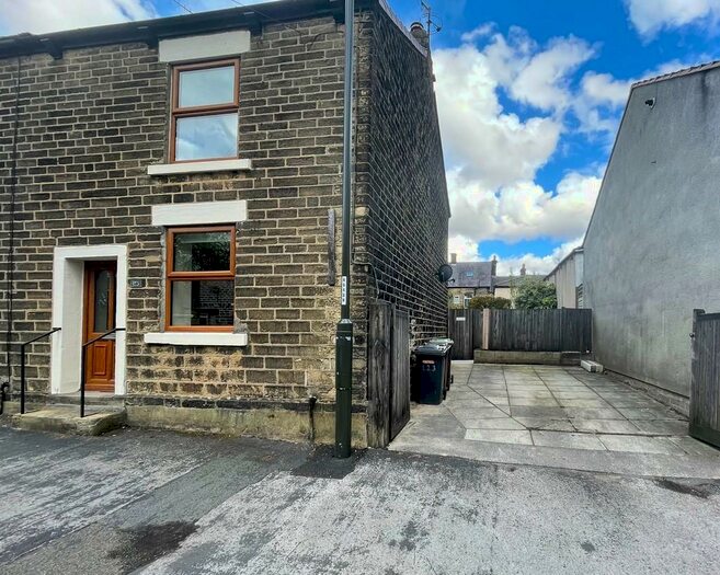2 Bedroom End Of Terrace House To Rent In Manor Park Road, Glossop, SK13