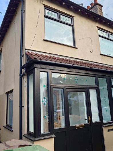 3 Bedroom Semi-Detached House To Rent In Seafield Avenue, L23