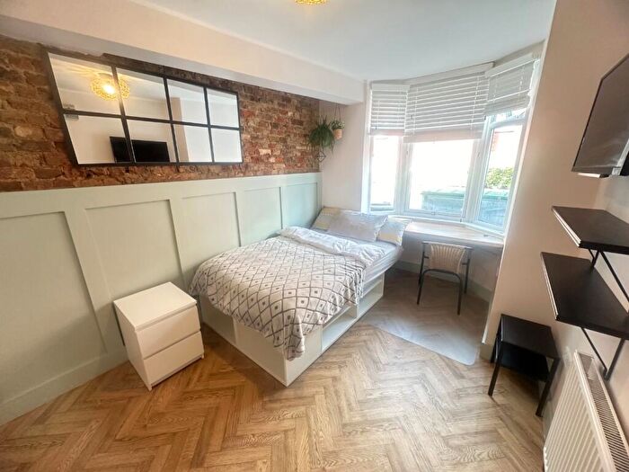 Studio To Rent In Park Street, Luton, Bedfordshire, LU1