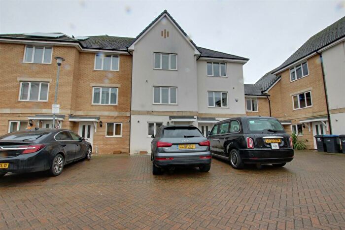 3 Bedroom House To Rent In Beckwith Close, Enfield, EN2