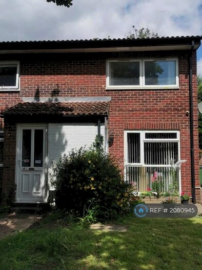 2 Bedroom Maisonette To Rent In Corsham Road, Calcot, Reading, RG31