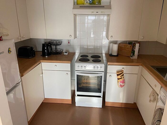 Studio To Rent In Acton Lane, Harlesden/ Willesden Junction, NW10
