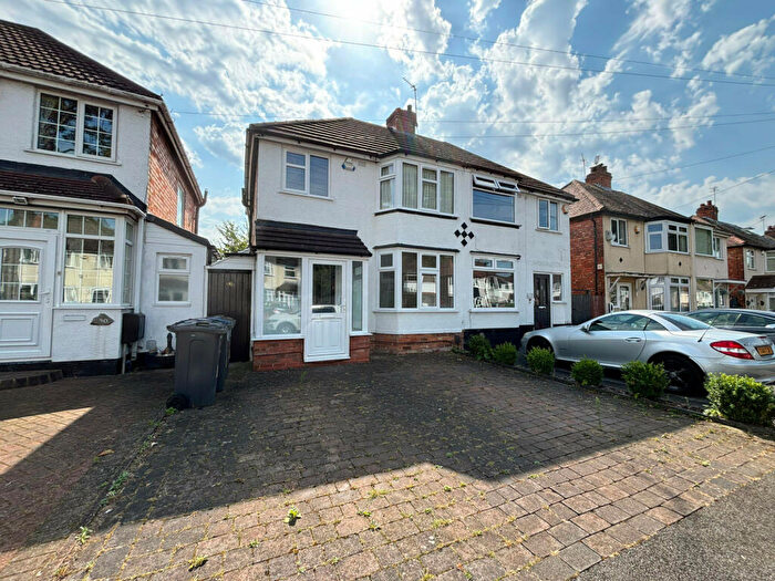 3 Bedroom Semi-Detached House To Rent In Sandgate Road, Hall Green, B28