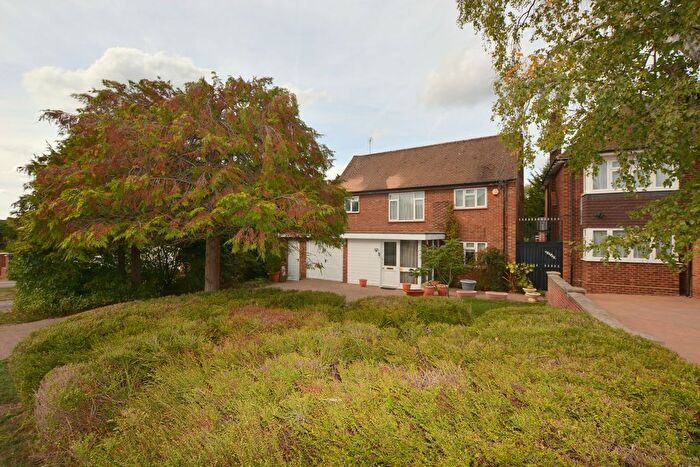 3 Bedroom Detached House For Sale In Clonard Way, Hatch End, HA5