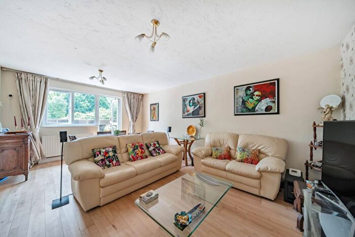 2 Bedroom Flat For Sale In Abbeyfields Close, West Twyford, London, NW10