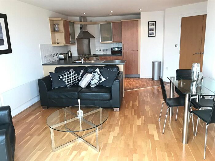 2 Bedroom Flat To Rent In Whitehall Quay, Whitehall Road, Leeds, LS1