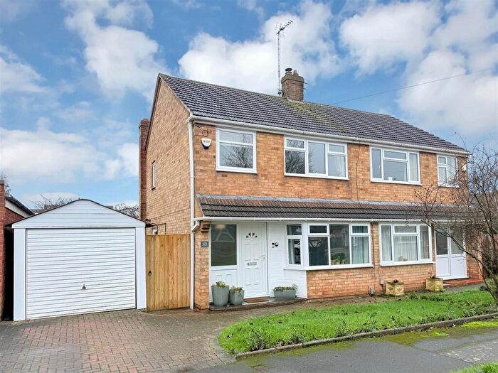 3 Bedroom Semi-Detached House For Sale In Chatsworth Avenue, Radcliffe-On-Trent, Nottingham, NG12