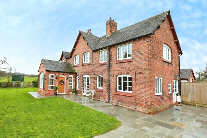 4 Bedroom Semi Detached House For Sale In O'The Heath East, Crewe, Cheshire, CW1