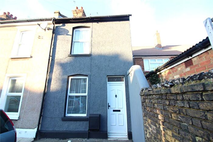 2 Bedroom End Of Terrace House To Rent In Hartfield Place, Northfleet, Gravesend, Kent, DA11