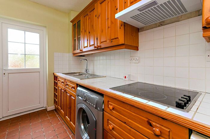 3 Bedroom End Of Terrace House To Rent In Oakfields, Guildford, GU3