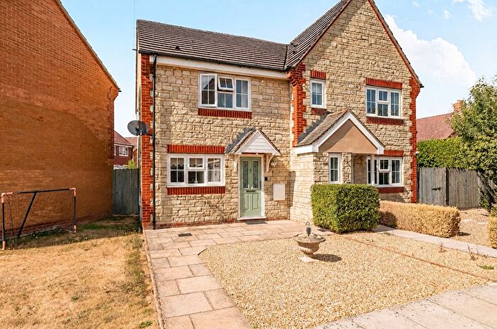 3 Bedroom Semi-Detached House For Sale In Rawdon Way, Faringdon, Oxfordshire, SN7