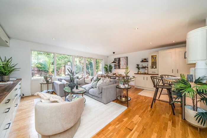 4 Bedroom Property For Sale In Rush Common Mews, Brixton, SW2