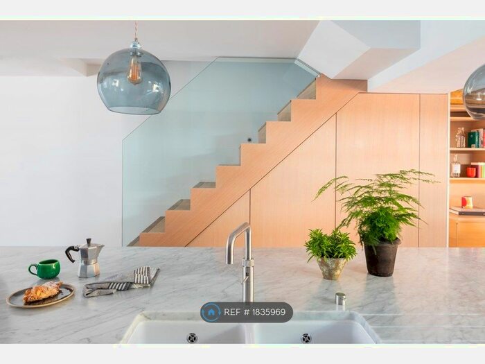 2 Bedroom Maisonette To Rent In Leconfield Road, London, N5