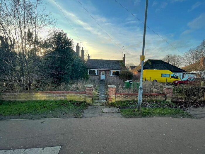 2 Bedroom Detached Bungalow For Sale In Helpston Road, Glinton, Peterborough PE6