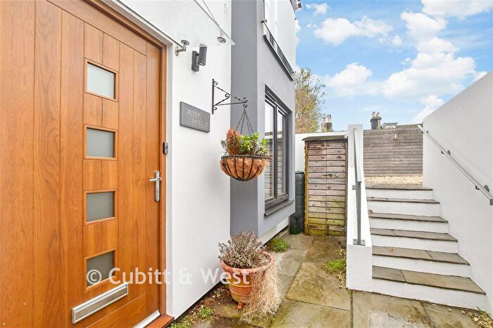 3 Bedroom Semi Detached House For Sale In St. Andrew's Road, Brighton, East Sussex, BN1