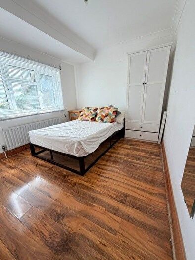 1 Bedroom Flat To Rent In Hoylake Road, London, W3