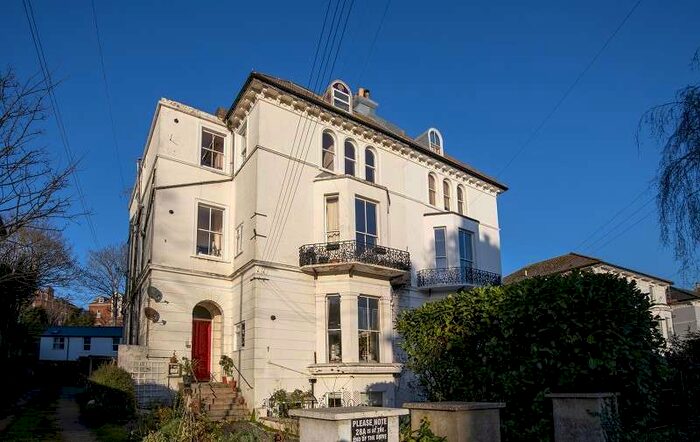 2 Bedroom Flat To Rent In Pevensey Road, St Leonards-on-sea, East Sussex, TN38