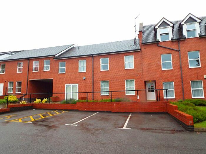 2 Bedroom Flat To Rent In Chapter Court, Heeley Road, Selly Oak, Birmingham, B29