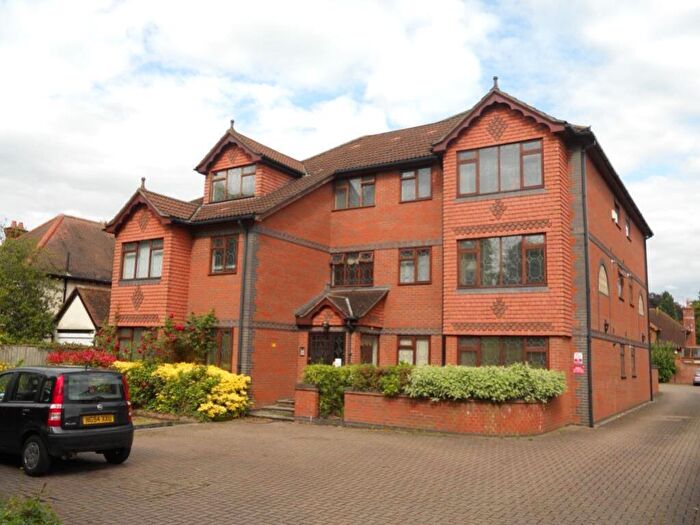 2 Bedroom Flat To Rent In South Croydon, Surrey, CR2