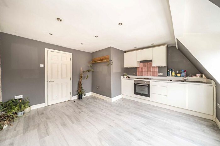 1 Bedroom Flat For Sale In Streatham High Road, Streatham, SW16
