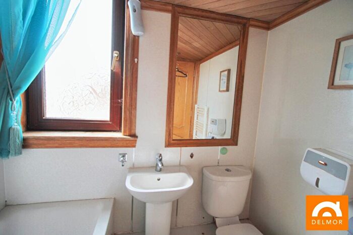 2 Bedroom Semi-Detached House For Sale In Henderson Park, Windygates, Leven, KY8