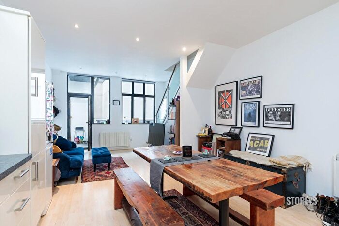 1 Bedroom Flat To Rent In Triangle Road, London Fields, London, E8