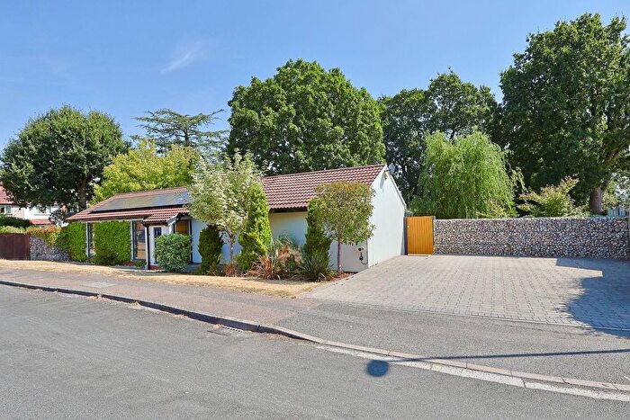 3 Bedroom Detached Bungalow For Sale In Broadlands Close, Coventry, CV5