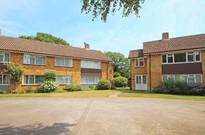 2 Bedroom Flat To Rent In Kingsmead Avenue, Sunbury-On-Thames TW16