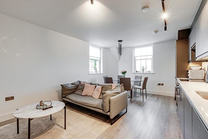 2 Bedroom Apartment To Rent In Mill Lane, West Hampstead, NW6