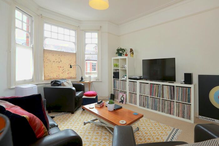 2 Bedroom Flat To Rent In Edgeley Road, London, SW4