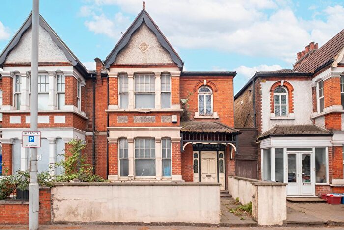 3 Bedroom Detached House For Sale In Cedars Road, London, W4