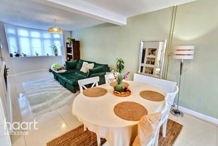 4 Bedroom Semi-Detached House For Sale In Stonehurst Road, Leicester, LE3