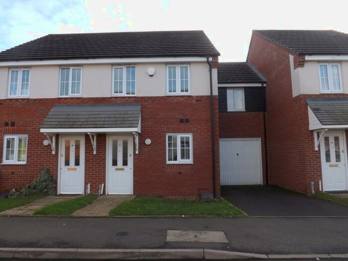 3 Bedroom House To Rent In Cardiff Grove, Marston Green, B37