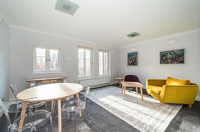 2 Bedroom Flat To Rent In Daventry Street, Marylebone, London, NW1