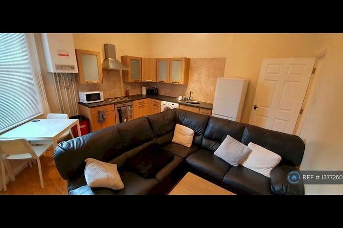 2 Bedroom Flat To Rent In Bennett Road, Leeds, LS6